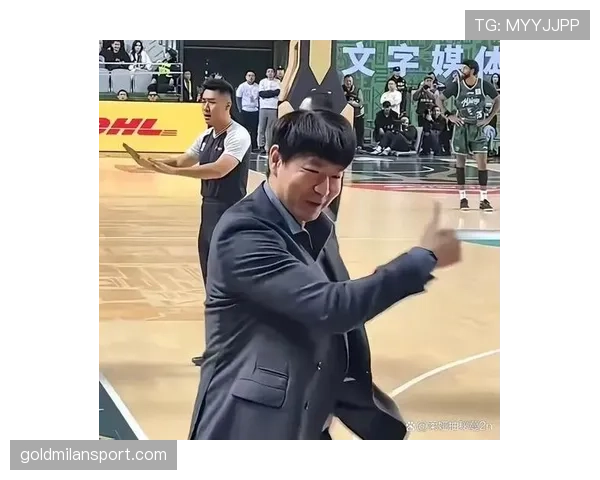 篮球挑战判罚:教练如何质疑裁判并影响比赛?
